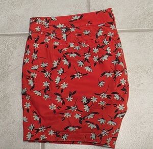 a.n.a Twill Shorts Red With Tiger Lily Floral Design 5" Seam Size 16